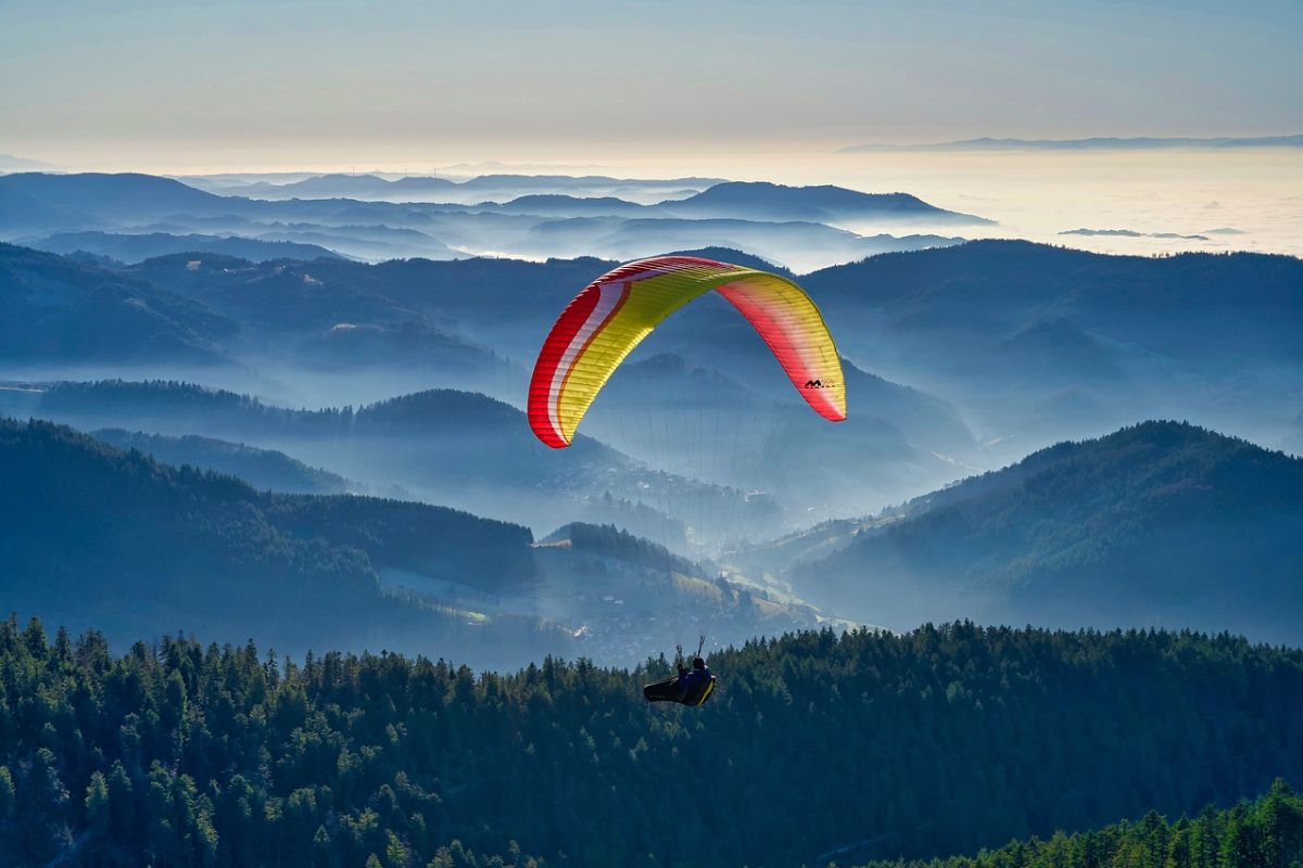 paraglider-4751693_1280 (1)